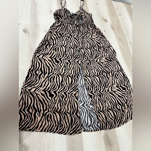 Bow front Animal Print midi dress - Picture 1 of 8